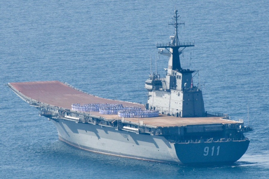 Tàu sân bay HTMS Chakri Naruebet sẽ có sức mạnh mới sau khi nâng cấp. life-on-board-the-chakri-naruebet-thailands-only-carrier-v0-s1wsdctveyuc1.jpg