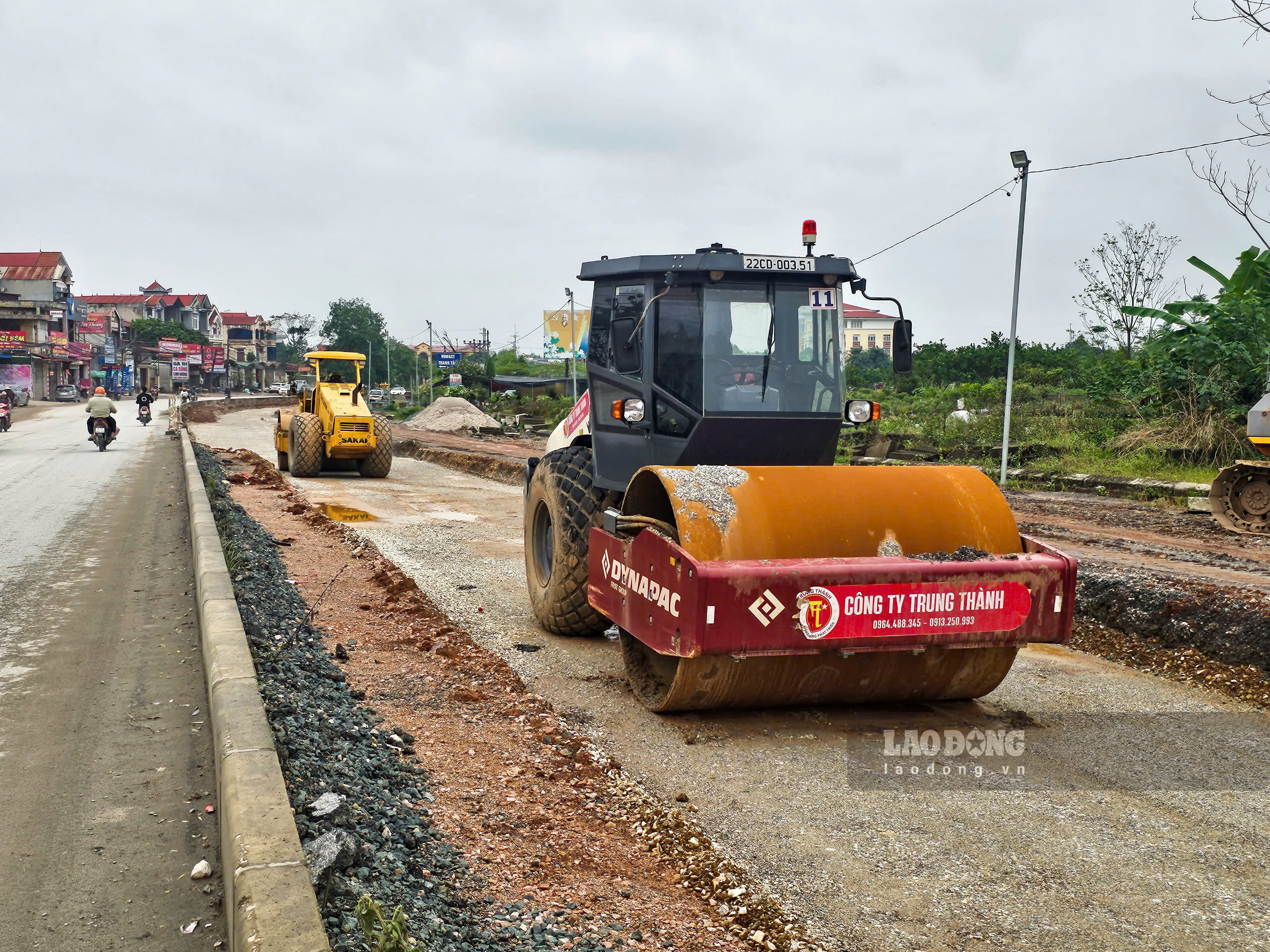 Dự án mở rộng Quốc lộ 32 giai đoạn 1 đoạn qua xã Quảng Oai, Hà Nội. Ảnh: Sóng Hữu
