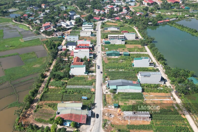 Đường tỉnh 325B đoạn qua khu vực trung tâm xã Hà Thạch cũ. Ảnh: Tô Công.