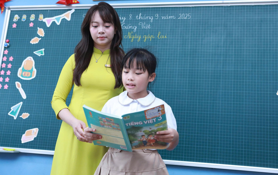 Dù công nghệ có phát triển đến đâu thì vai trò của người thầy trong xã hội vẫn luôn được khẳng định. Ảnh minh họa: Đình Tuệ