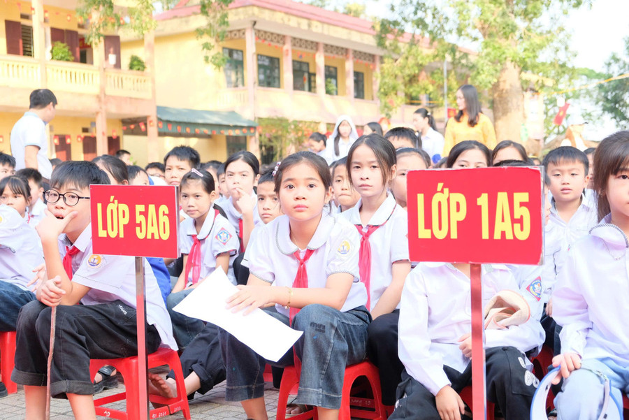 Trường Tiểu học Quảng Phú hiện có hơn 900 học sinh. z7226249318285-8807b2893d6c220a3eea469fc16a0f4d.jpg