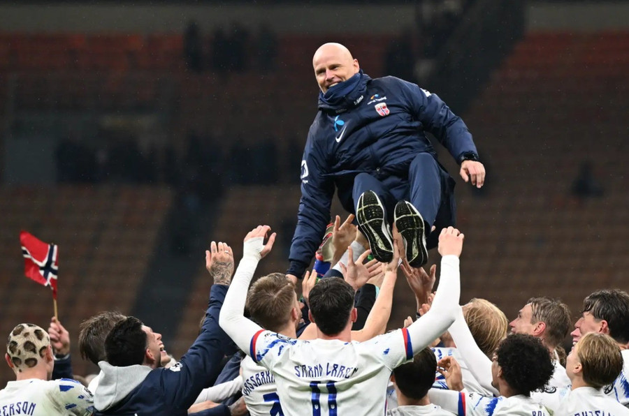 Na Uy ăn mừng tấm vé dự World Cup lần đầu tiên sau 28 năm. haalasn.jpg