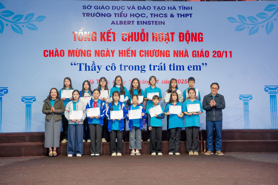 Sau những hoạt động là sự khích lệ của nhà trường để các em học sinh có thể phát huy hơn nữa tài năng của mình. dsc05568.jpg