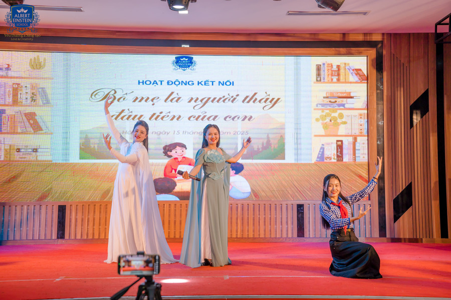 Các hoạt động kết nối giúp giáo viên - phụ huynh - học sinh trở nên gần gũi, tạo điều kiện tốt nhất cho sự phát triển của các em. dsc05113.jpg