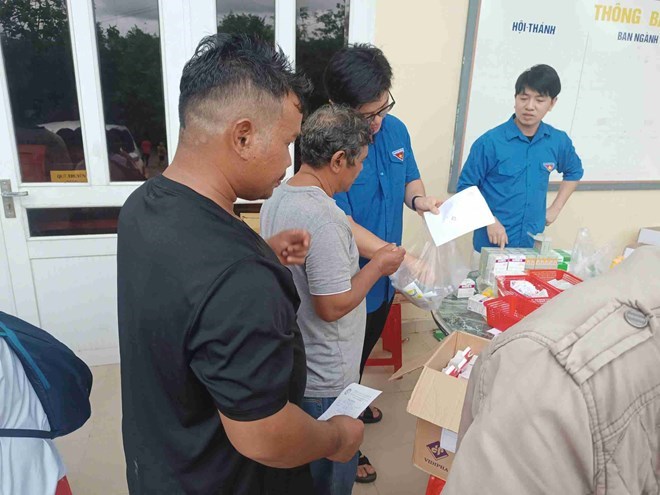 Người vùng lũ được khám BHYT không cần thẻ, không cần đúng tuyến