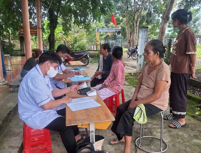 Cán bộ y tế Buôn Đôn tận tâm, nâng cao sức khỏe cho cộng đồng