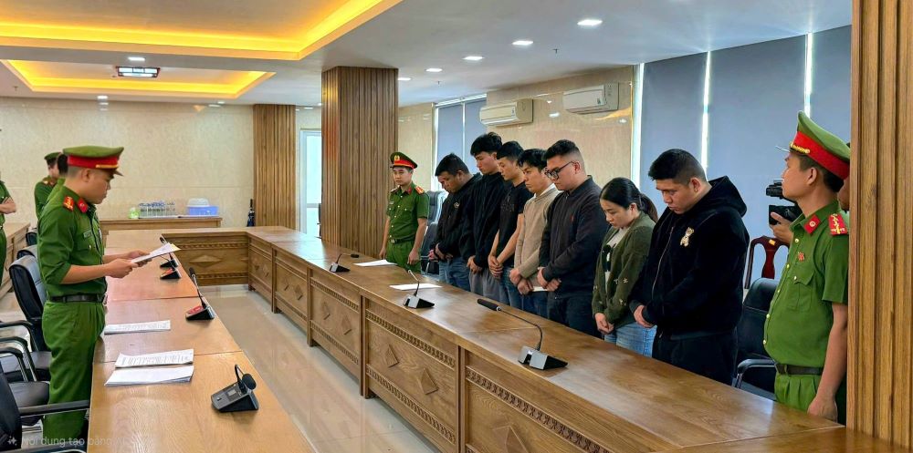 Lực lượng Công an xác định số tiền giao dịch rửa tiền lên tới 30.000 tỉ đồng. Ảnh: CATP