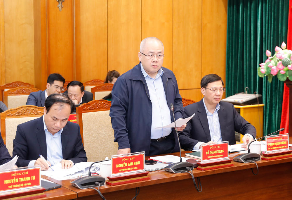 Thứ trưởng Bộ Tài chính Đỗ Thành Trung phát biểu tại buổi làm việc.