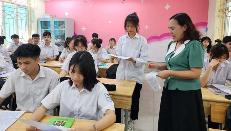 Ảnh minh họa INT. tang-vai-tro-diem-hoc-ba6.jpg