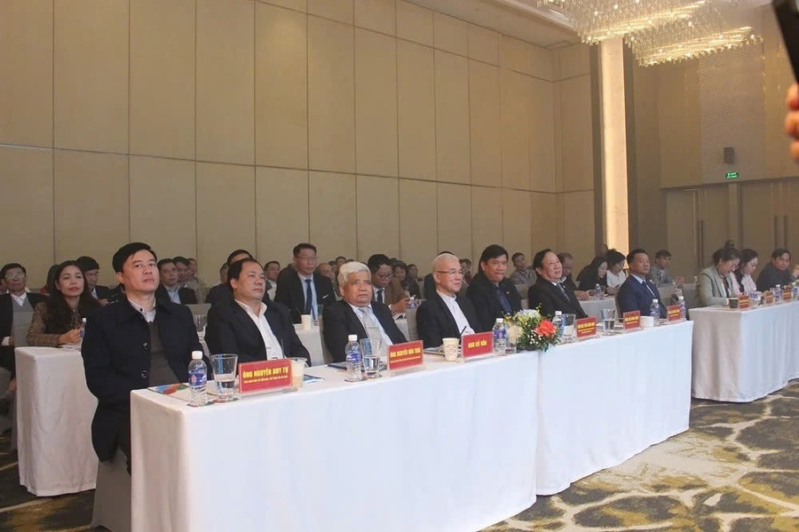 Các đại biểu tham dự hội nghị. z7424123447994-b9d98d2a56939e0ff0de39e1f1eb2c8a.jpg