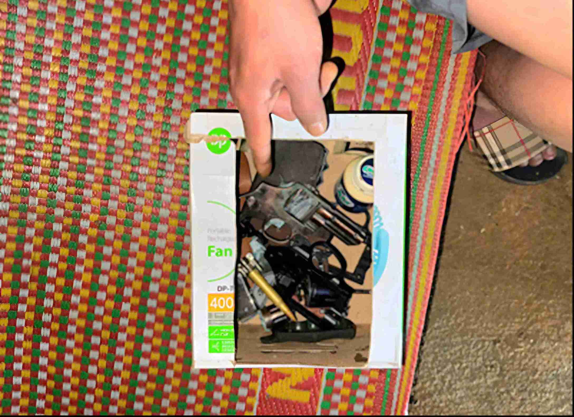 Linh kiện lắp ráp súng do đối tượng Thành đang tàng trữ được công an phát hiện thu giữ. Ảnh: Công an cung cấp