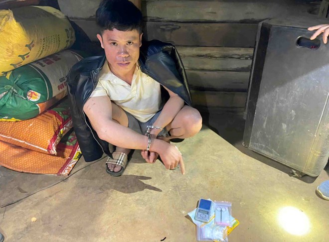 Bắt 2 đối tượng mua bán ma túy, thu giữ nhiều linh kiện lắp ráp súng