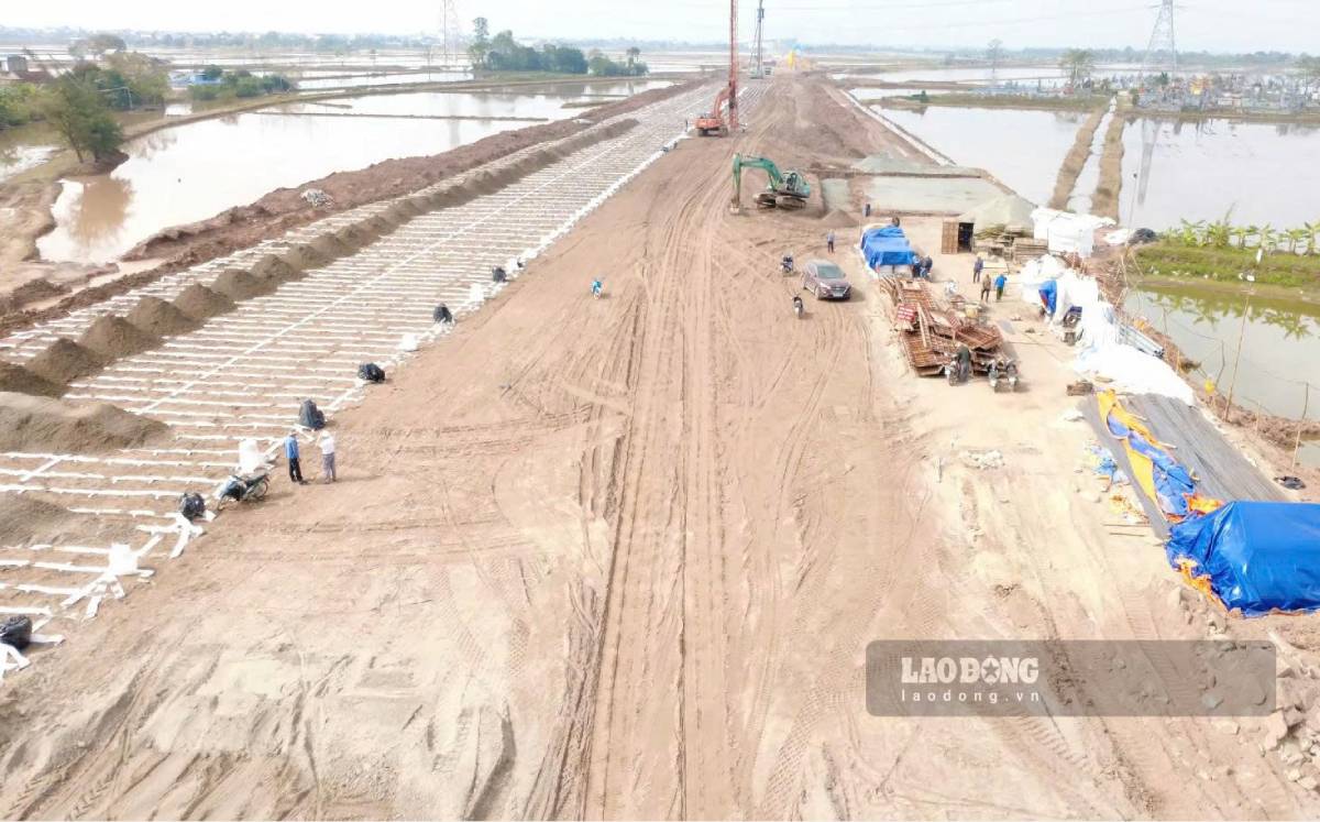 Cao tốc Ninh Bình - Hải Phòng đoạn qua địa phận xã Nghĩa Hưng, tỉnh Ninh Bình. Ảnh: Lương Hà