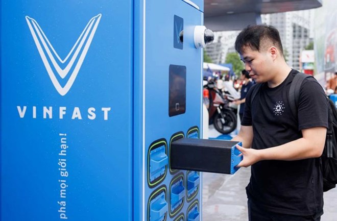 Đổi pin xe máy điện - “mảnh ghép” giúp giao thông xanh bứt tốc