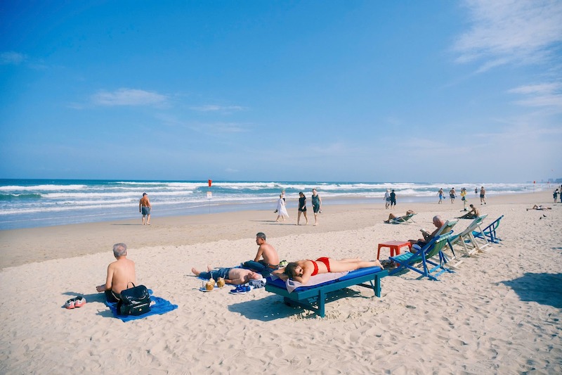 Du khách quốc tế chọn bãi biển Đà Nẵng du lịch quanh năm. Ảnh: Sở VHTTDL