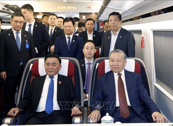 Tổng Bí thư, Chủ tịch nước Tô Lâm đi thăm thành phố Nam Ninh bằng tàu cao tốc