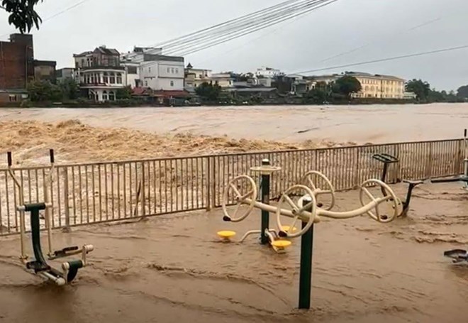 Mực nước nhiều sông ở miền Đông Quảng Ninh dâng cao báo động