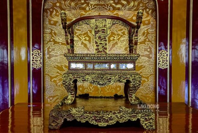 Ngai vua triều Nguyễn tái xuất, tăng cường an ninh nghiêm ngặt để bảo vệ hiện vật