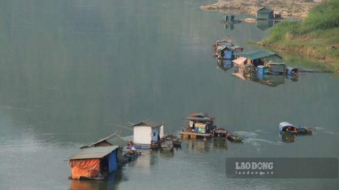 Sinh kế dân xóm chài ven bờ sông Lô