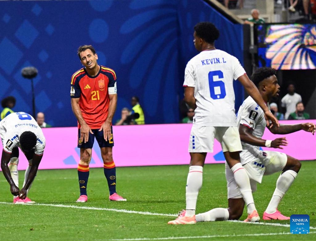 Một ngày đáng quên với Mikel Oyarzabal. Ảnh: Xinhua