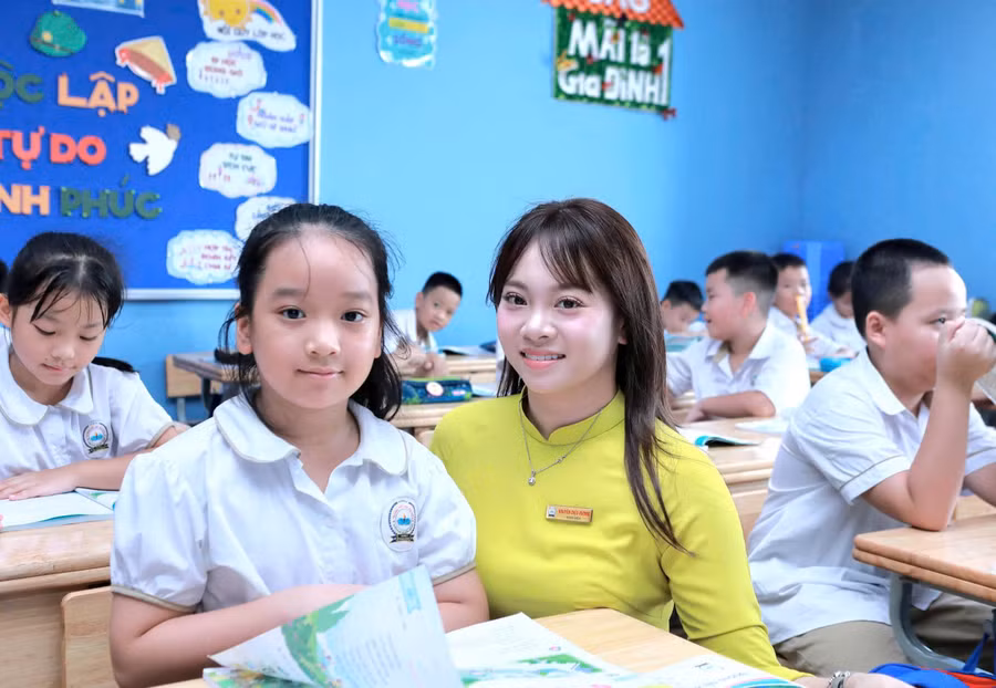 Cô trò Trường Tiểu học Đại Mỗ 3 (phường Tây Mỗ, Hà Nội) trong giờ học trên lớp. Ảnh: Đình Tuệ.