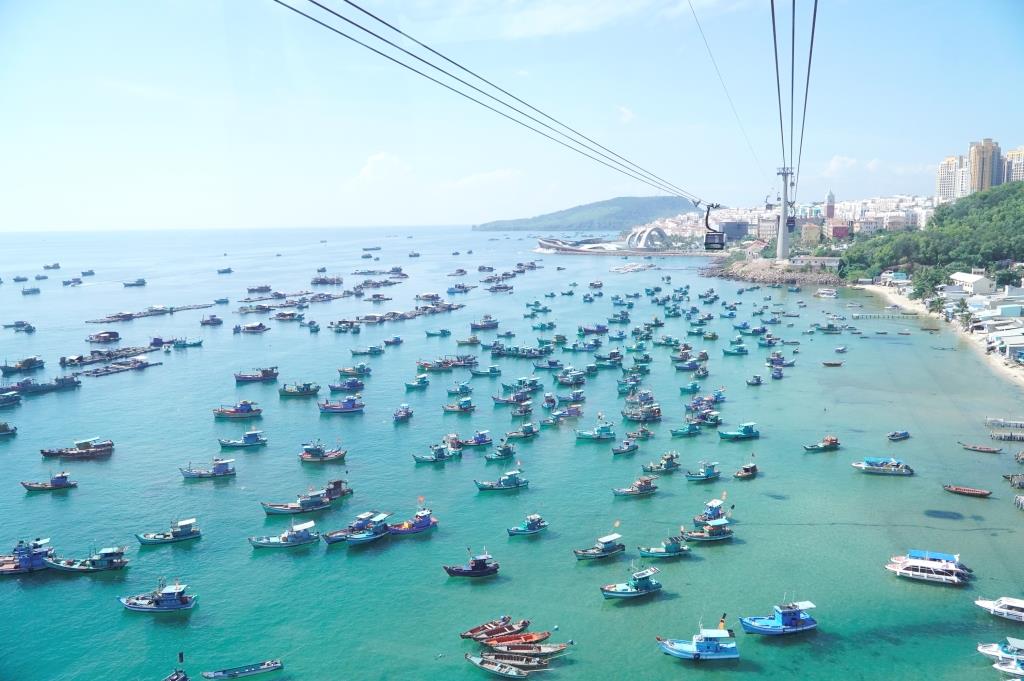 Nhiều khách lựa chọn du lịch Phú Quốc khi giá vé máy bay giảm. Ảnh: Nguyên Anh