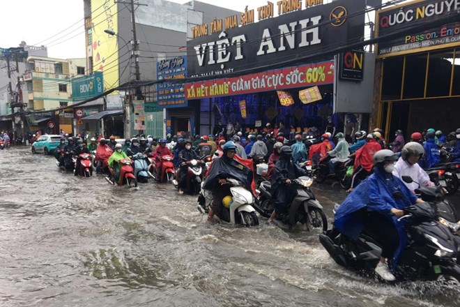 TPHCM mở rộng đường Lê Văn Việt giải cứu kẹt xe và ngập nước khu Đông