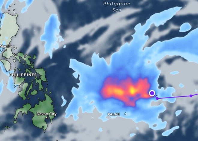 Áp thấp dự báo tăng cấp, có thể đổi hướng gần Philippines