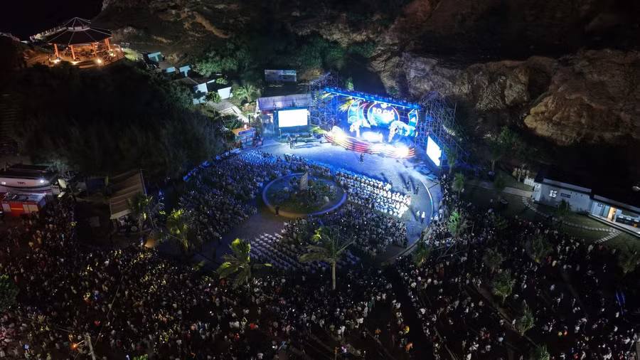 Hàng nghìn người dân tham gia chương trình. dji-20260711200919-0353-d-ctm.jpg