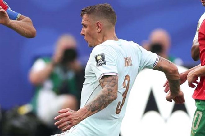 Digne hứng chỉ trích sau sai lầm khiến tuyển Pháp thua Tây Ban Nha