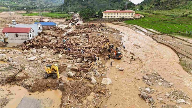 Mưa lớn dồn dập, 4 tỉnh miền núi đối mặt nguy cơ lũ quét, sạt lở đất