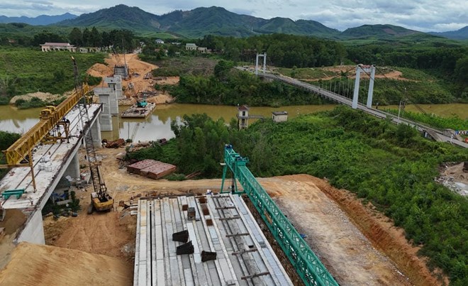 Huế đẩy nhanh hoàn thành cầu Bình Thành trước mùa mưa bão
