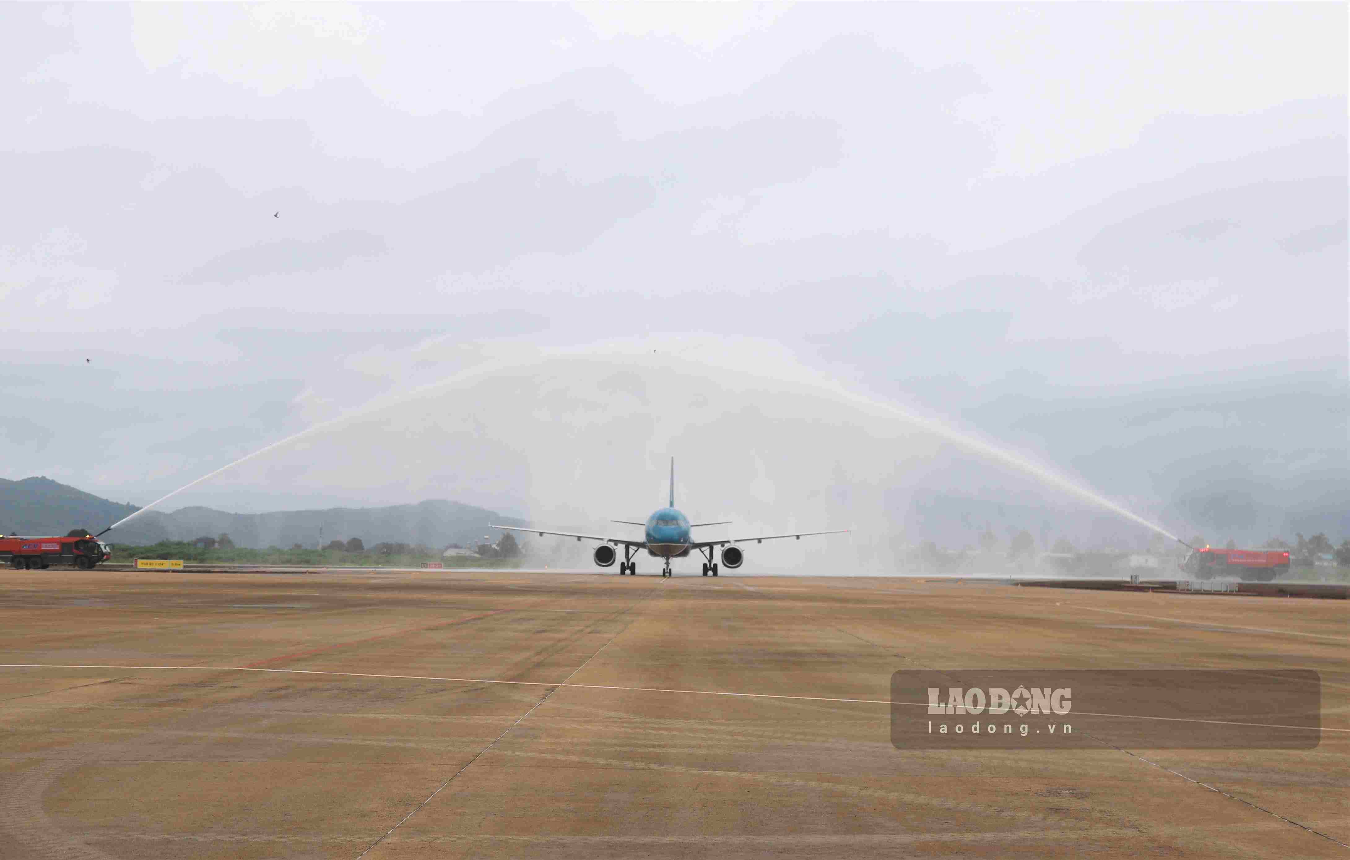 huyến bay đầu tiên hạ cánh tại sân bay Liên Khương sau hơn 5 tháng tạm dừng để sửa chữa, nâng cấp. Ảnh: Phúc Khánh 
