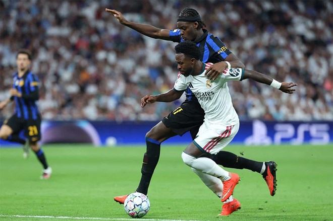 Vinicius Jr lại bị la ó vì sự khắt khe của người hâm mộ Real Madrid