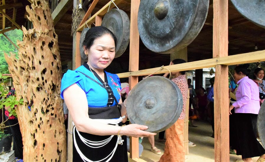Chiêng là một loại nhạc cụ truyền thống của dân tộc Mường ở Sơn La.  Ảnh: Trường Sơn