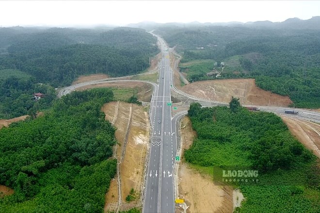 Làm đường kết nối trung tâm xã - cụm công nghiệp - cao tốc ở Phú Thọ