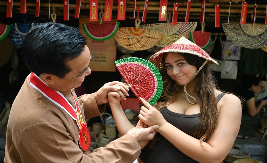 Trải nghiệm thú vị của cô gái Israel.