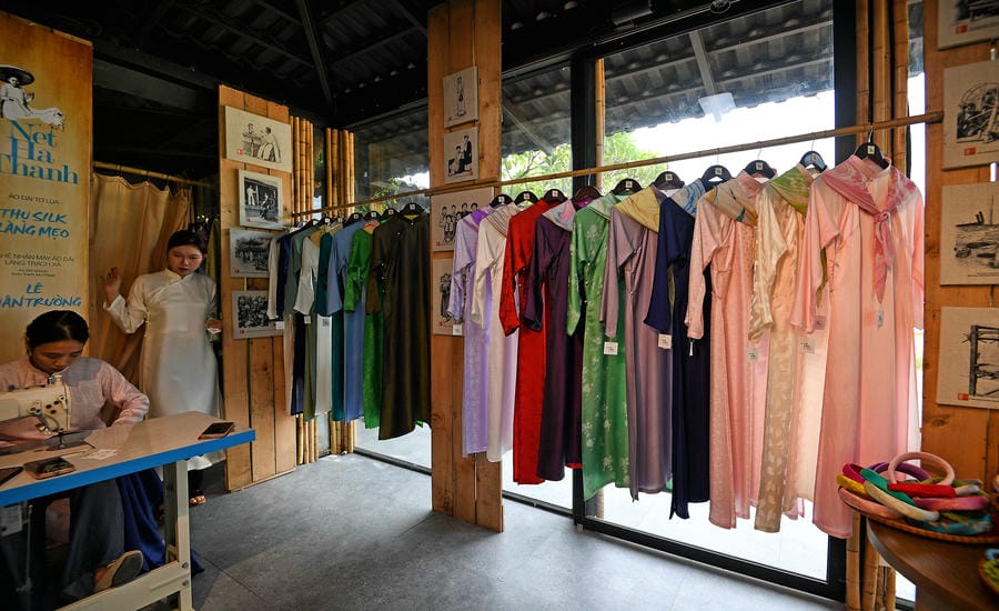 Vẻ đẹp của những tà áo dài Việt.