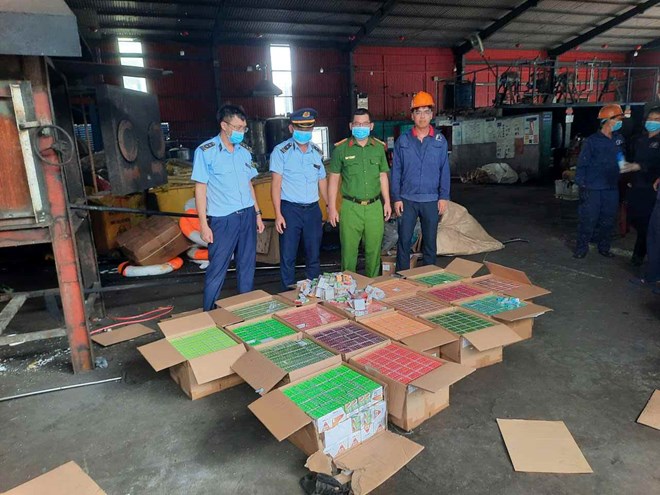 Đắk Lắk tiêu hủy 10.800 đầu hút thuốc lá điện tử trị giá 4,32 tỉ đồng