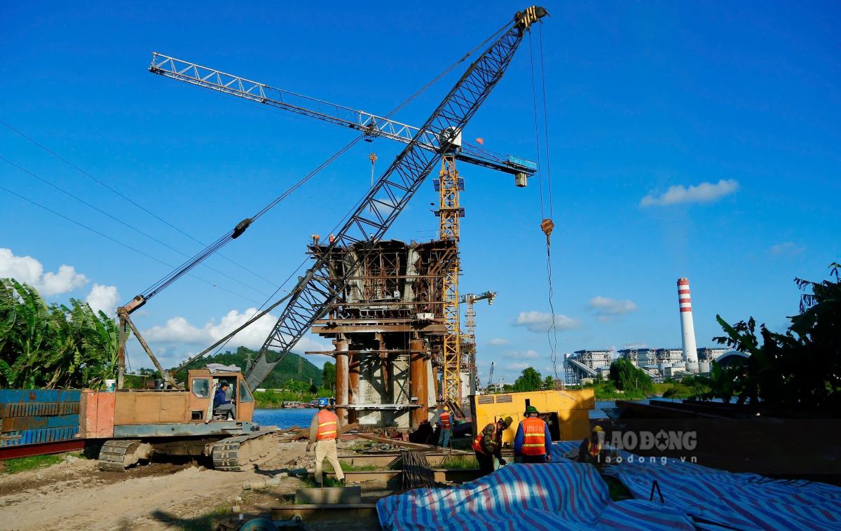 Dự án đầu tư xây dựng tuyến đường và cầu Vạn kết nối Quốc lộ 37 với đường dẫn cầu Triều dự kiến hoàn thành trong tháng 3.2027. Ảnh: Phạm Hoàng