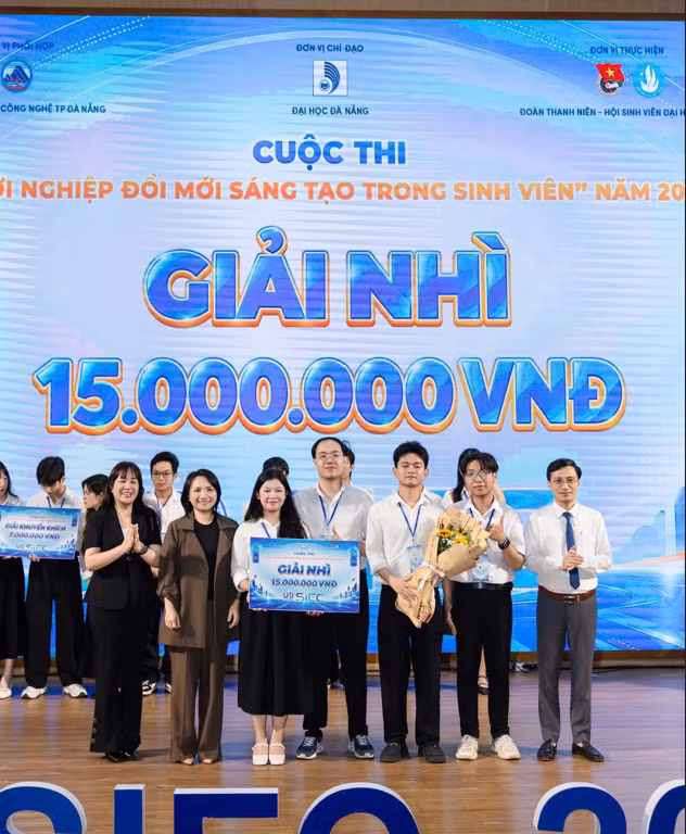 sinh-vien-nckh.png