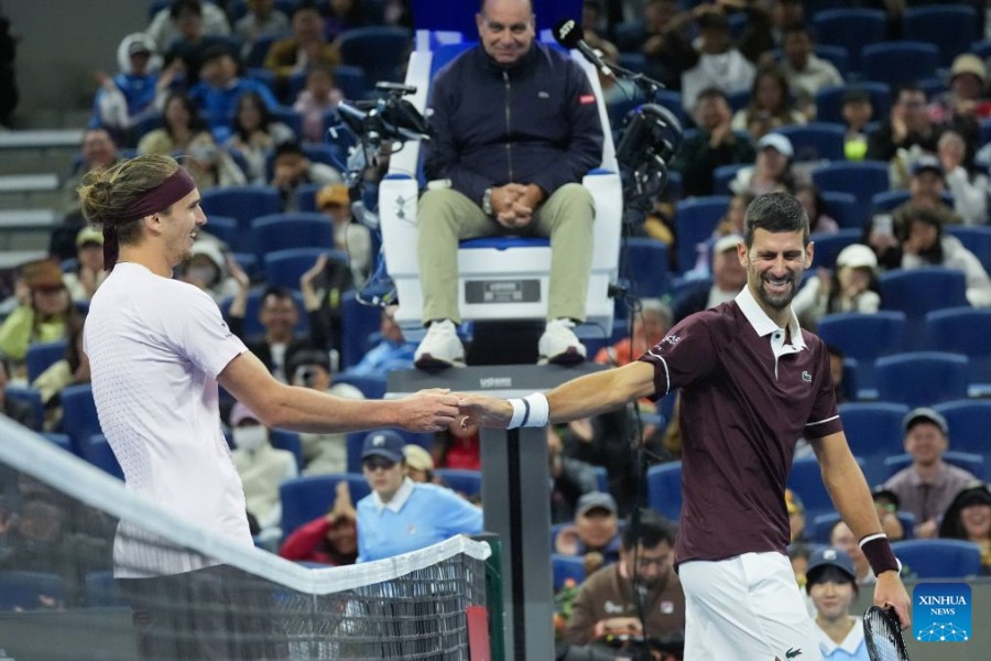 Trong khi Zverev chuẩn bị chiếm đỉnh bảng ATP, Novak Djokovic đã trở lại Top 10. Ảnh: Xinhua