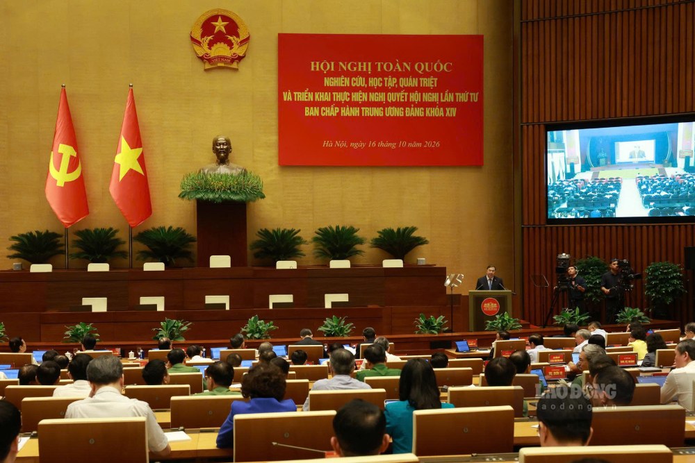 Lãnh đạo Chính phủ yêu cầu kiên quyết khắc phục tình trạng địa phương đầu tư sân bay, cảng biển, trung tâm dữ liệu, khu thương mại tự do theo phong trào. Ảnh: Hải Nguyễn