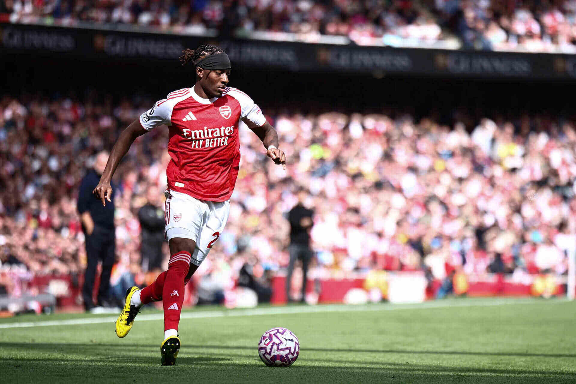 Madueke sắm vai người hùng của Arsenal.  Ảnh: AFP