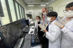 <a href="/van-de-hom-nay" title="Vấn đề hôm nay" rel="dofollow">Vấn đề hôm nay</a>