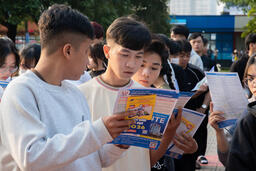 <a href="/van-de-hom-nay" title="Vấn đề hôm nay" rel="dofollow">Vấn đề hôm nay</a>