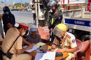 <a href="/phap-luat" title="Pháp luật" rel="dofollow">Pháp luật</a>