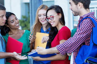 <a href="/tin-tuc" title="Tin tức" rel="dofollow">Tin tức</a>