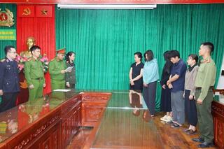 <a href="/phap-luat" title="Pháp luật" rel="dofollow">Pháp luật</a>