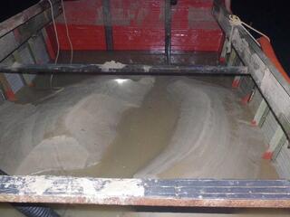 Bắt quả tang 3 đối tượng khai thác cát trái phép trên sông Thạch Hãn